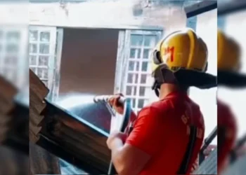 homem-e-preso-apos-tentar-matar-os-proprios-pais-ao-incendiar-casa-em-luziania