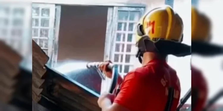 homem-e-preso-apos-tentar-matar-os-proprios-pais-ao-incendiar-casa-em-luziania