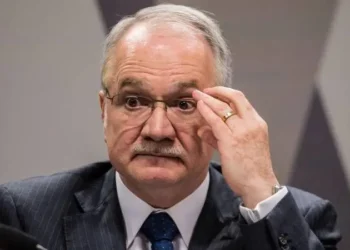 fachin-interrompe-recesso-para-conter-desgaste-no-stf