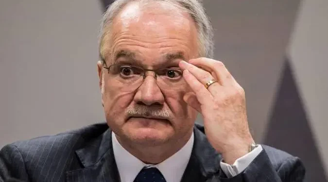 fachin-interrompe-recesso-para-conter-desgaste-no-stf