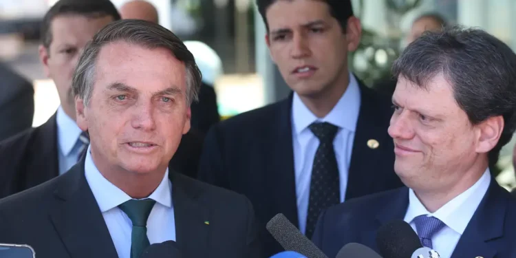 bolsonaro-recebe-tarcisio-e-deve-cobrar-alinhamento-em-defesa-de-flavio