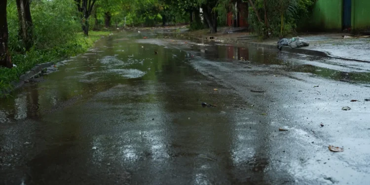 chuva-intensa-provoca-alagamentos,-bloqueios-e-problemas-nas-vias-de-goiania