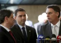 ao-nao-visitar-bolsonaro,-tarcisio-desmonta-plano-estrategico-de-flavio