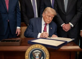 trump-afirma-negociar-“acesso-total”-a-groenlandia