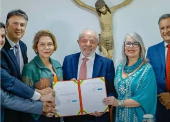 governo-federal-redefine-calculo-e-reajusta-piso-dos-professores-em-5,40%