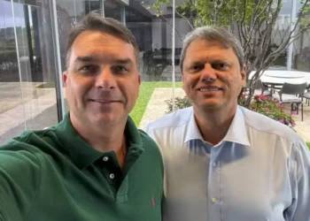 flavio-empurra-tarcisio-a-reeleicao,-que-pode-se-descolar-do-bolsonarismo