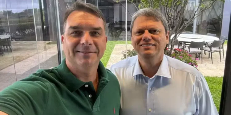 flavio-empurra-tarcisio-a-reeleicao,-que-pode-se-descolar-do-bolsonarismo