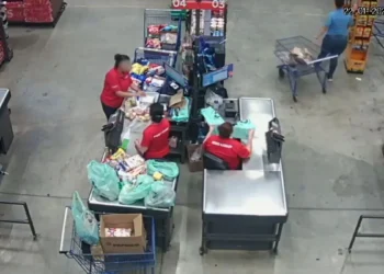 operadora-de-caixa-e-presa-suspeita-de-furtar-supermercado-atacadista-em-goiania