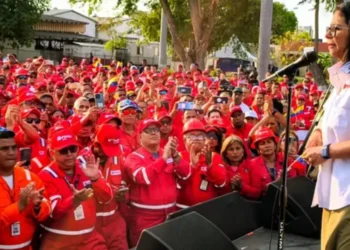 presidente-interina-da-venezuela-confronta-“ordens-de-washington”