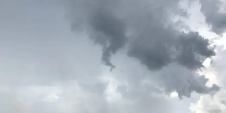 chuva,-calor-e-muitas-nuvens-marcam-a-terca-feira-(27)-em-goiania