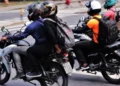 peru-proibe-passageiros-em-motos-e-multa-pode-passar-de-r$-2-mil;-entenda