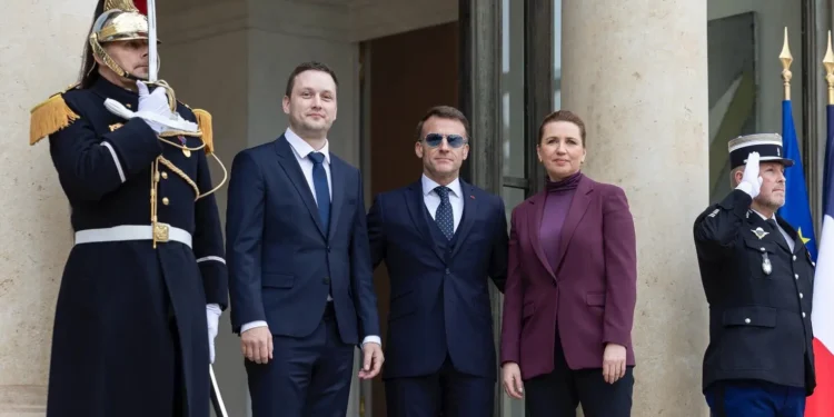 macron-afirma-que-“groenlandia-nao-esta-a-venda,-nem-sera-tomada”