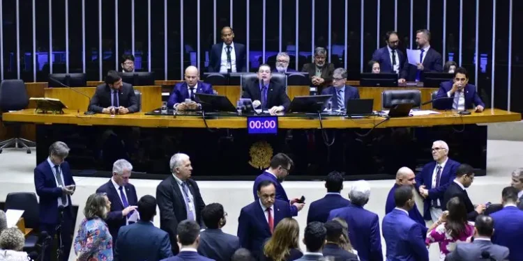 base-de-caiado-e-daniel-trabalha-para-manter-hegemonia-na-camara-dos-deputados