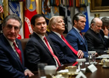 donald-trump-diz-negociar-com-cuba-e-chama-pais-de-“nacao-falida”