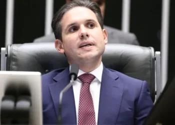 congresso-amplia-salarios-e-cria-brecha-para-remuneracao-acima-do-teto