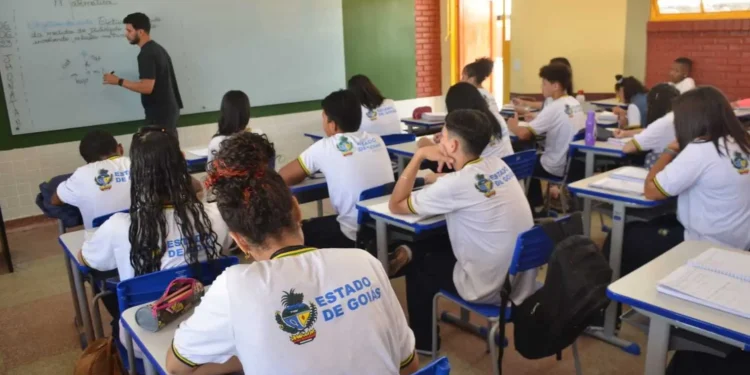 calor-extremo-e-eventos-climaticos-elevam-risco-de-evasao-escolar-no-ensino-medio
