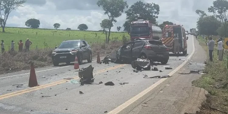 acidente-envolvendo-quatro-veiculos-deixa-dois-mortos-na-go-020,-em-bela-vista-de-goias