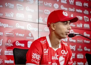 com-3-acessos-na-carreira,-dodo-e-apresentado-e-projeta-titulos-no-vila-nova