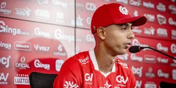 com-3-acessos-na-carreira,-dodo-e-apresentado-e-projeta-titulos-no-vila-nova