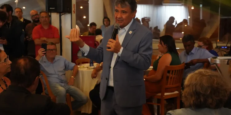 “investimos-em-goias-mais-de-r$-1-bi-em-areas-sociais”,-diz-wellingnton-dias,-ministro-de-lula