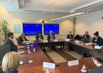 caiado-discute-parceria-com-eua-para-ampliar-exploracao-de-terras-raras-em-goias