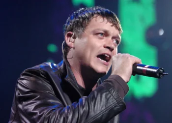 vocalista-da-banda-3-doors-down,-brad-arnold,-morre-aos-47-anos