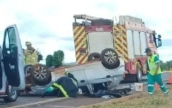 homem-morre-apos-carro-sair-da-pista-e-capotar-na-br-060,-em-rio-verde