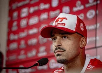 dellatorre-brilha,-assume-artilharia-e-marca-pela-1a-vez-em-goiania