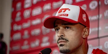 dellatorre-brilha,-assume-artilharia-e-marca-pela-1a-vez-em-goiania