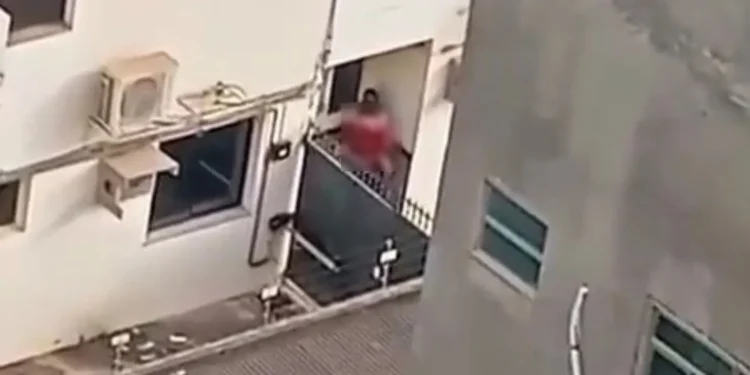 casal-e-flagrado-fazendo-sexo-na-escadaria-de-forum-do-es;-veja-video