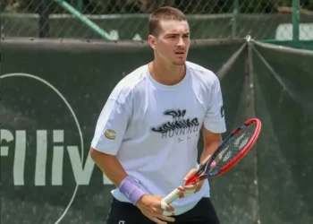 joao-fonseca-sofre-nova-derrota-no-tenis-e-encara-comeco-irregular-em-2026