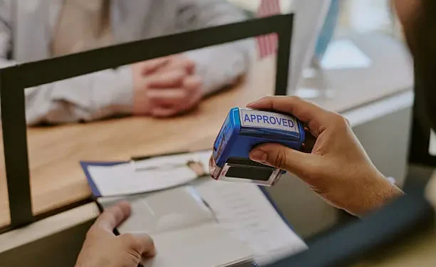 como-saber-se-o-visto-americano-foi-cancelado-e-se-o-status-ainda-esta-valido-antes-de-viajar