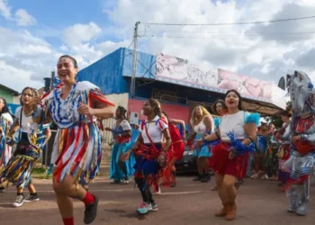 folia-goias-leva-blocos,-cortejos-e-carnaval-infantil-a-cidades-do-interior