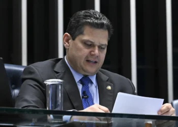 crise-do-caso-master-encurrala-alcolumbre-por-cpmi-e-impeachment