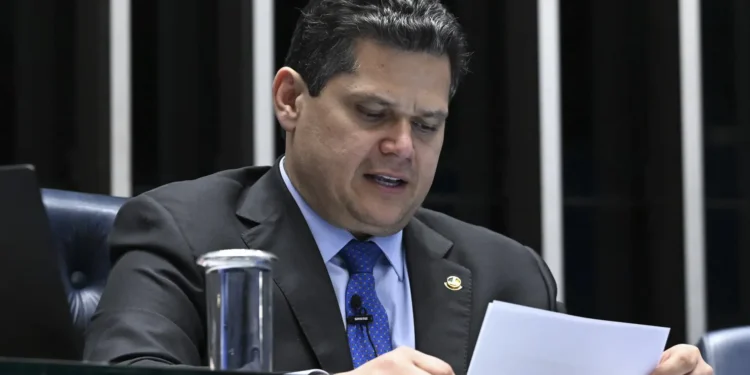 crise-do-caso-master-encurrala-alcolumbre-por-cpmi-e-impeachment