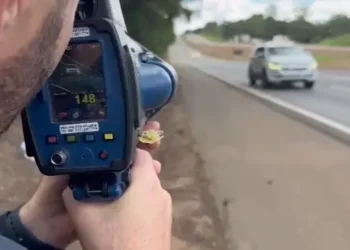 prf-flagra-veiculos-a-mais-de-150-km/h-no-primeiro-dia-da-operacao-carnaval-em-goias