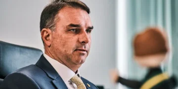 carnaval-na-justica:-flavio-bolsonaro-aciona-tse-contra-desfile-pro-lula