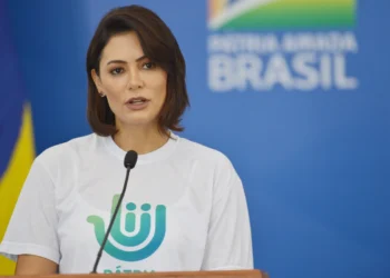 “esta-nas-maos-de-deus”,-diz-michelle-bolsonaro-sobre-candidatura-ao-senado