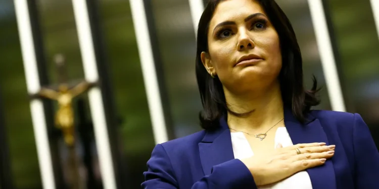 michelle-evita-confirmar-pre-candidatura-e-contradiz-flavio