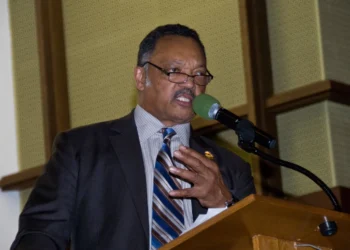 jesse-jackson,-lider-dos-direitos-civis-nos-eua,-morre-aos-84-anos