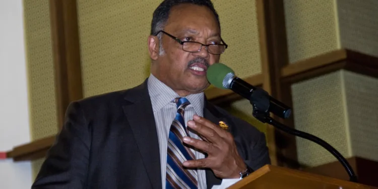 jesse-jackson,-lider-dos-direitos-civis-nos-eua,-morre-aos-84-anos