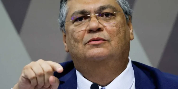 dino-trava-penduricalhos-e-impoe-freio-ao-congresso