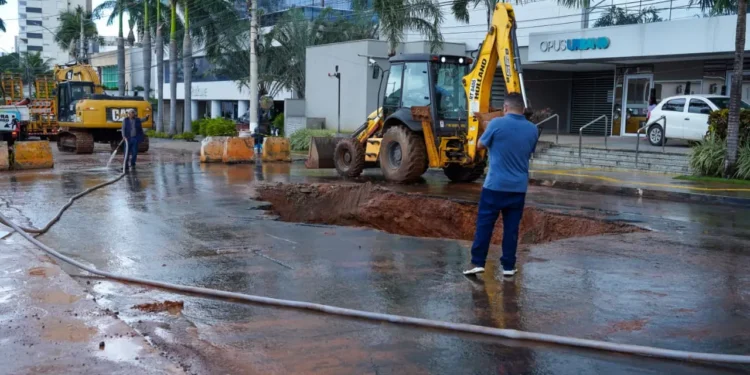 obras-apos-chuva-agravam-erosoes-e-levam-prefeitura-a-interditar-vias-estrategicas-em-goiania