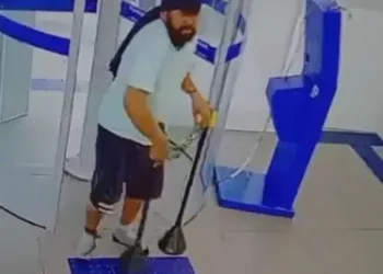 homem-e-preso-apos-invadir-agencia-bancaria-em-goiania