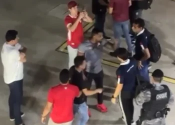 dirigentes-do-vila-nova-protestam-contra-arbitragem-apos-derrota