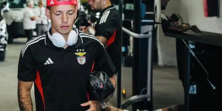 mesmo-suspenso,-prestianni-viaja-com-o-benfica-para-madri