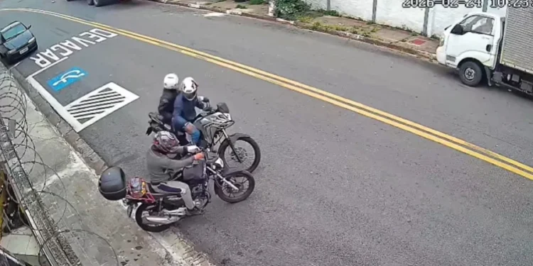 ladrao-chupa-dedo-de-vitima-para-roubar-alianca-em-sp