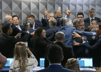 cpmi-do-inss-aprova-quebra-de-sigilo-de-lulinha-em-sessao-marcada-por-tumulto