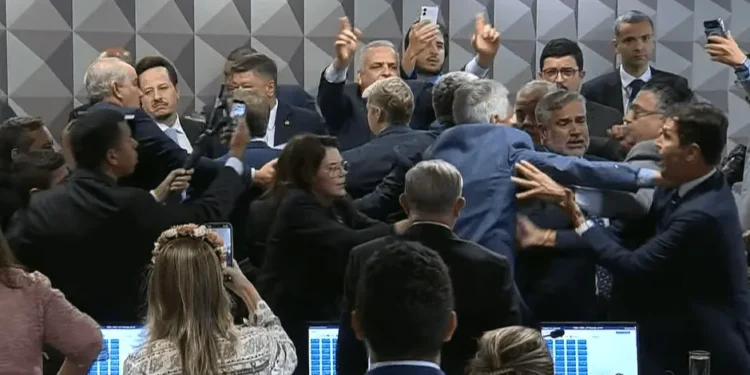 cpmi-do-inss-aprova-quebra-de-sigilo-de-lulinha-em-sessao-marcada-por-tumulto