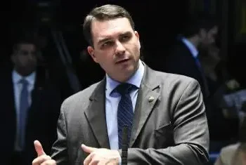 sucessao-no-df:-plano-de-flavio-bolsonaro-expoe-novo-ponto-de-atrito-com-michelle